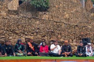 Kesakralan Benda Budaya dan Perayaan Kesenian sebagai Hiburan