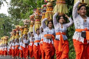 Ketika Budaya Menjadi Asing di Tanah Sendiri